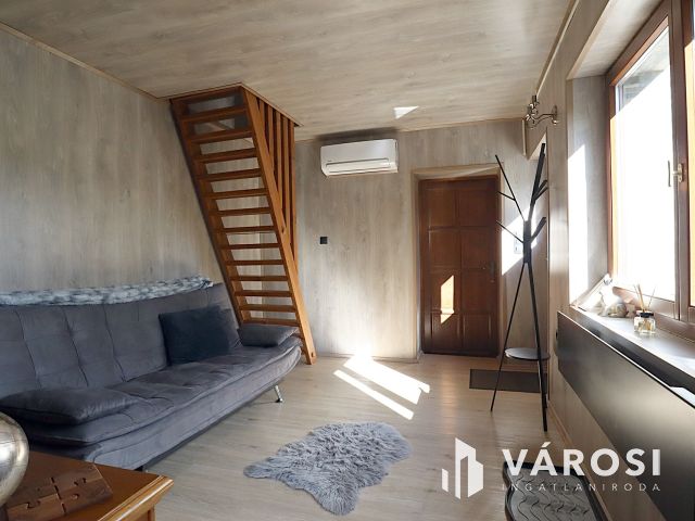 Mátrai kis faluban intim házikó eladó!