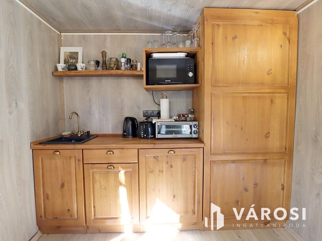 Mátrai kis faluban intim házikó eladó!