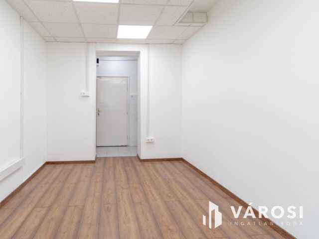 16 m2-es iroda saját minikonyhával Fáy utcai irodaépületben