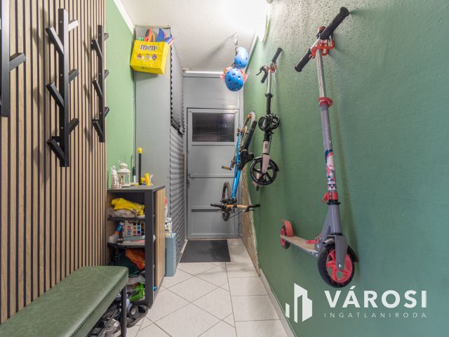 47 + 4,5 m2-es jó állapotú lakás a Zsókavár utcában!