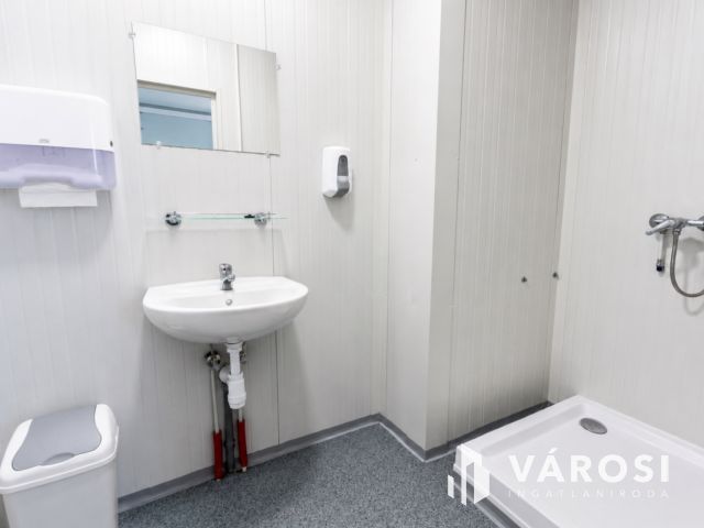 473 m2-es, modern, igényes raktár kiadó