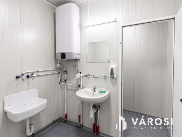 473 m2-es, modern, igényes raktár kiadó