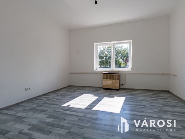 Felújított családi ház, saroktelken, Zsámbokon
