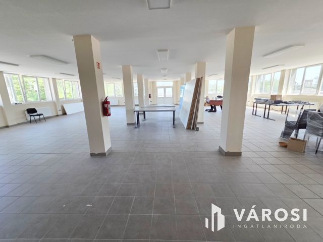 Kiadó Ipari ingatlan nagy irodával /üzlethelyiséggel Tökölön